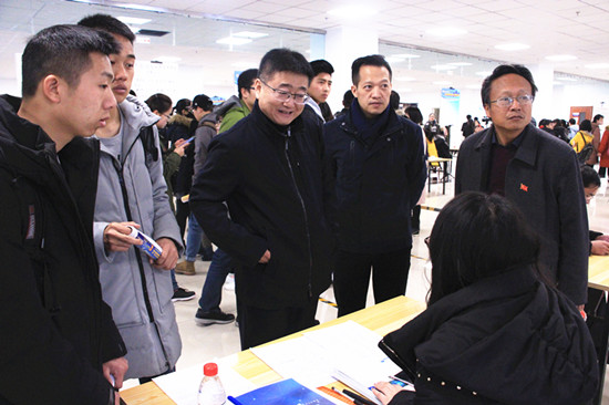 青海師范大學(xué)舉行2018屆畢業(yè)生首場大型雙選會(huì)