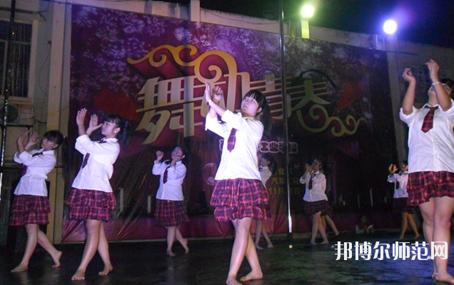 南充電子工業(yè)幼兒師范學(xué)校2020年報(bào)名條件、招生要求、招生對象 