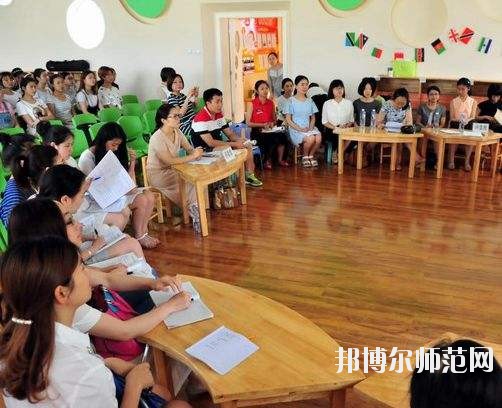 十堰2020年中專幼師學(xué)?？梢钥即髮? width=