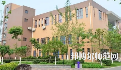 2023年郫縣友愛(ài)職業(yè)技術(shù)幼兒師范學(xué)校報(bào)名條件、招生對(duì)象